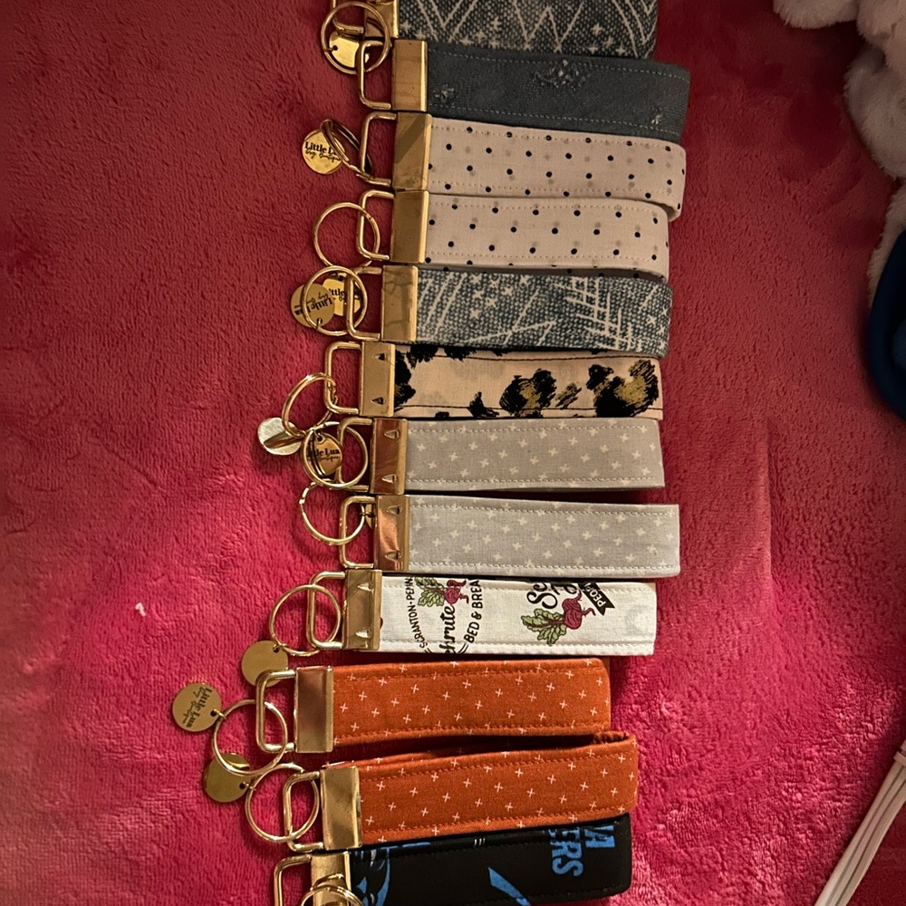 Stylish Keychain Wristlet Set - Gold, Black, Orange, Blue